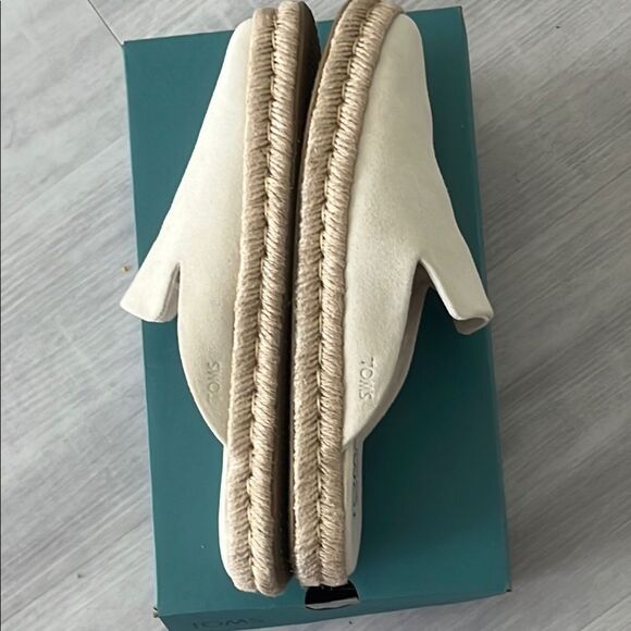 TOMS Santiago Light Sand  Mules with Minimalist Design FINAL CLEARANCE PRICE - Picture 5 of 9